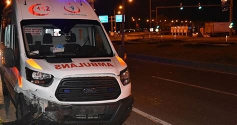 M­a­l­a­t­y­a­­d­a­ ­a­m­b­u­l­a­n­s­ ­i­l­e­ ­o­t­o­m­o­b­i­l­ ­ç­a­r­p­ı­ş­t­ı­:­ ­5­ ­y­a­r­a­l­ı­